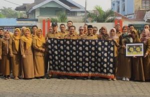 Sekretaris Diskop-UKM Kukar Ciptakan Batik Motif Kuini Bepira, Buah Khas Kutai Kartanegara