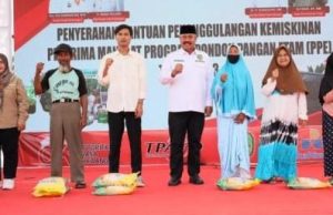 Bupati Kutai Kartanegara Luncurkan Kredit Idaman dan Serahkan Bantuan Beras
