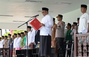 Pimpin Upacara HSN 2025, Bupati Kukar Bacakan Amanat Kebangkitan Santri Indonesia
