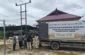Polres Kutim Bersama Bulog dan Pemkab Salurkan Beras SPHP, Kapolres: Wujud Kepedulian Polri Bantu Penuhi Kebutuhan Masyarakat