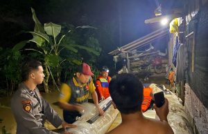 300 KK Terdampak, Polisi dan Pemerintah Desa Lakukan Evakuasi di Karangan