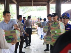 Polres Kutim Terjunkan Personel ke Muara Wahau, Salurkan Bantuan untuk Warga Terdampak Banjir