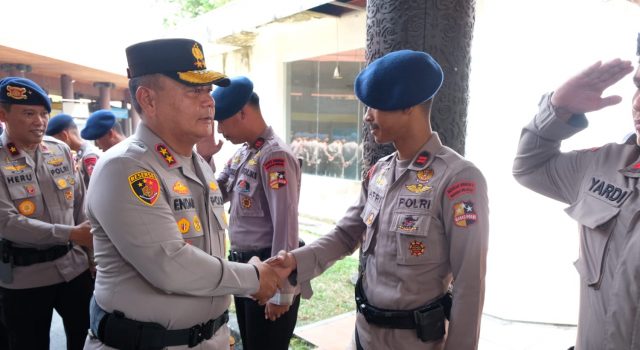 Polda Kaltim Berangkatkan 190 Personel Brimob ke Kalbar Tangani Karhutla