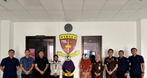Penyidik Subdit III/Tipidkor Ditreskrimsus Polda Kaltim Serahkan Tersangka dugaan Kasus Korupsi APBD UPTD BLKI Balikpapan TA 2023–2024