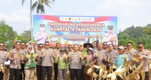 Kapolresta Samarinda, Kombespol Hendri Umar Pimpin Panen Jagung di Kuartal II Tahun 2026