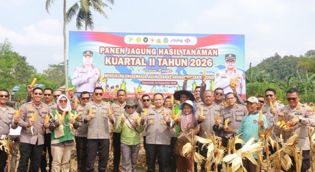 Kapolresta Samarinda, Kombespol Hendri Umar Pimpin Panen Jagung di Kuartal II Tahun 2026