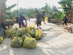 Kerja Bakti: Antisipasi Kemarau Warga RT 16 Bersihkan Parit dan Sungai