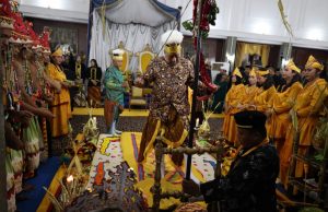Bupati Kukar dan Wagub Kaltim Ikuti Ritual Bepelas Erau 2026