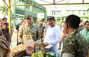 Sekda Kukar Hadiri Bazar Serentak HUT TNI