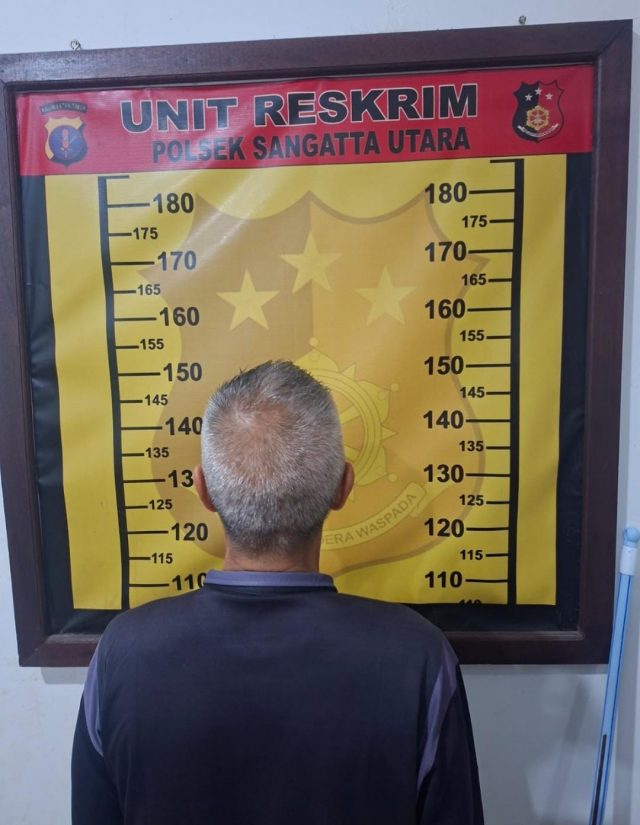 pria berusia 66 tahun yang diduga terlibat dalam pembakaran lahan di Jalan HM Ardans RT 003, Desa Sangatta Selatan, Kecamatan Sangatta Selatan, Kabupaten Kutai Timur.
