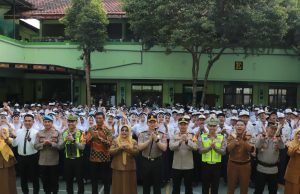 Kapolres Ponorogo Pimpin Upacara di SMPN 4 dan Launching Smart Digital School , tekankan Pencegahan Kenakalan Remaja
